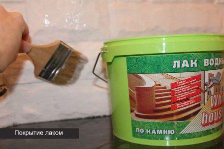 Покрытие лаком декоративных элементов камина